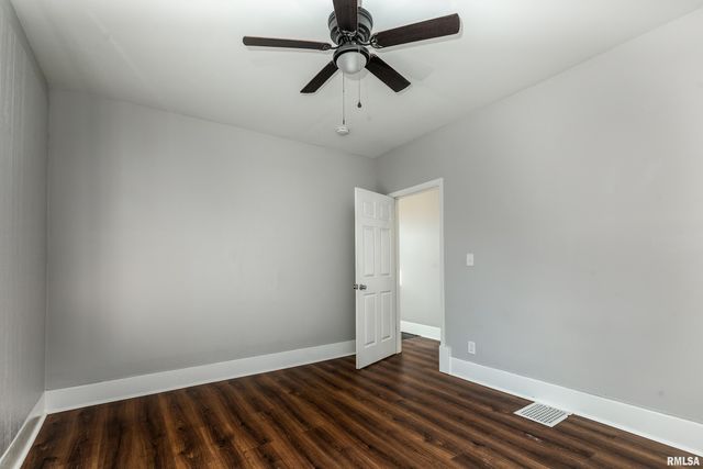 609 S POPLAR Street, Carbondale, IL 62901