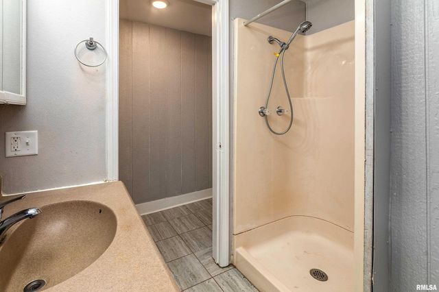 609 S POPLAR Street, Carbondale, IL 62901