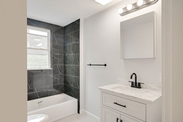 24 Dunlap St 3, Salem, MA 01970