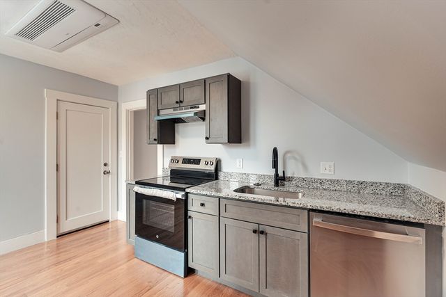 24 Dunlap St 3, Salem, MA 01970