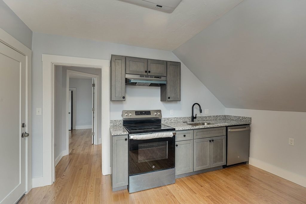 24 Dunlap St 3, Salem, MA 01970