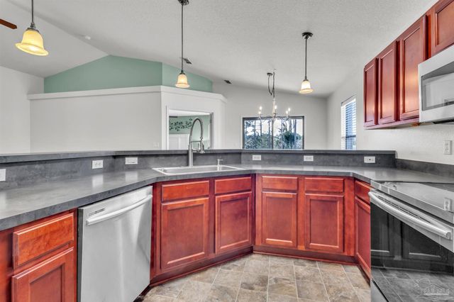 176 Millet Cir, Gonzalez, FL 32533