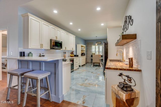 477 Sand Ridge Circle, Jonesborough, TN 37659