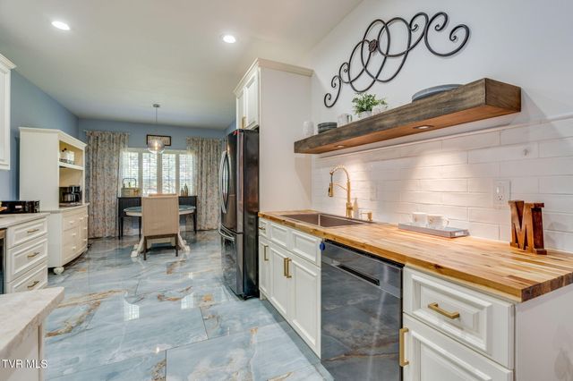 477 Sand Ridge Circle, Jonesborough, TN 37659