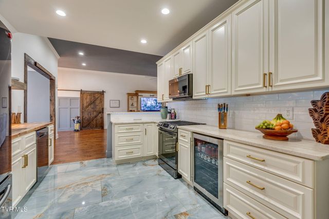 477 Sand Ridge Circle, Jonesborough, TN 37659