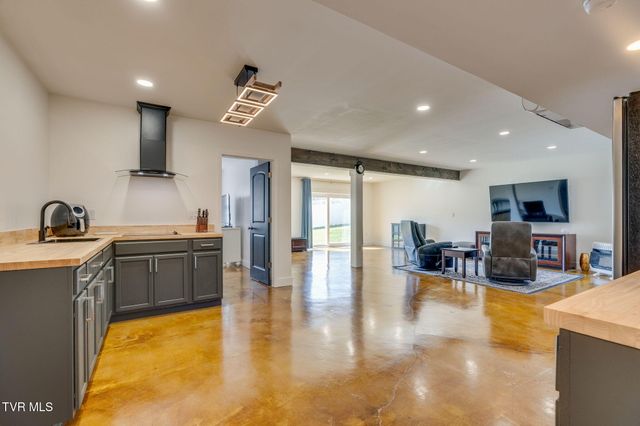 477 Sand Ridge Circle, Jonesborough, TN 37659