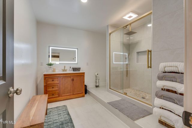 477 Sand Ridge Circle, Jonesborough, TN 37659