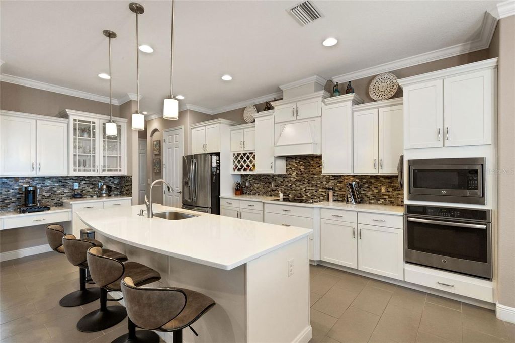 Image 18 of property listing at 380 165TH COURT NE, Bradenton, FL 34212