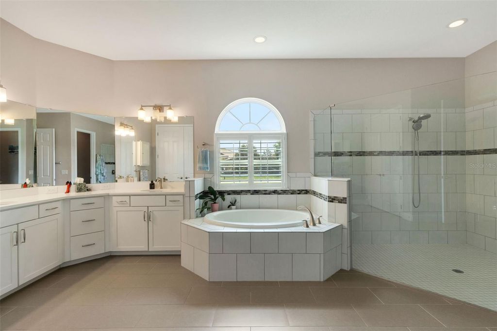 Image 28 of property listing at 380 165TH COURT NE, Bradenton, FL 34212