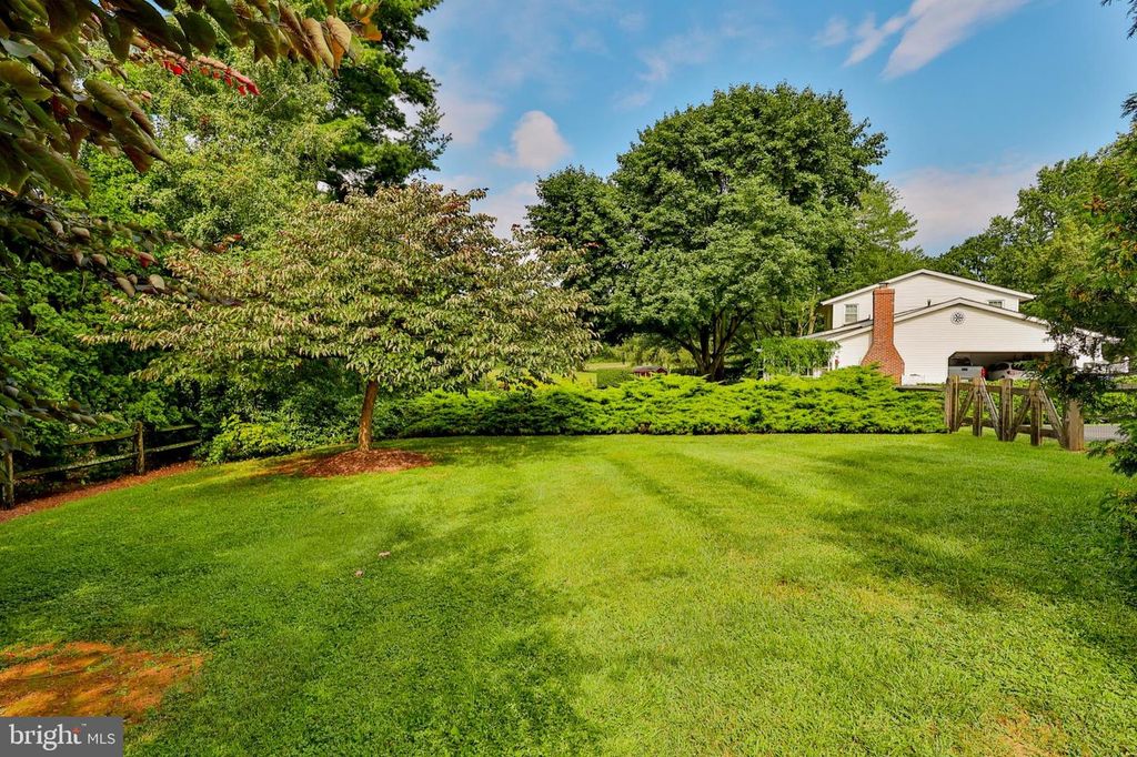 6016 FAIRWAY LN, Allentown, PA 18106