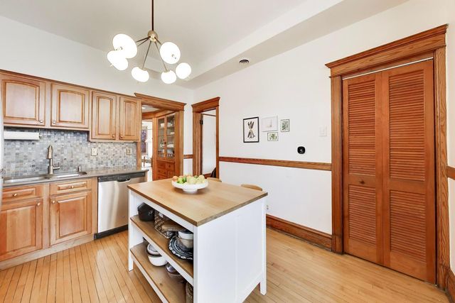 3042 N Clifton Avenue 3, Chicago, IL 60657