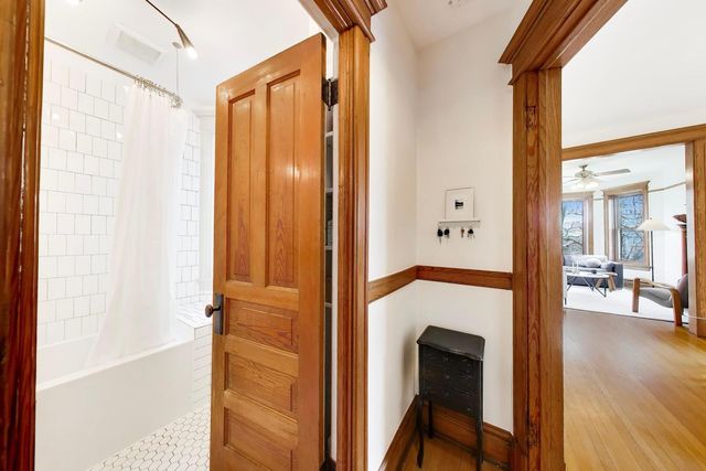 3042 N Clifton Avenue 3, Chicago, IL 60657