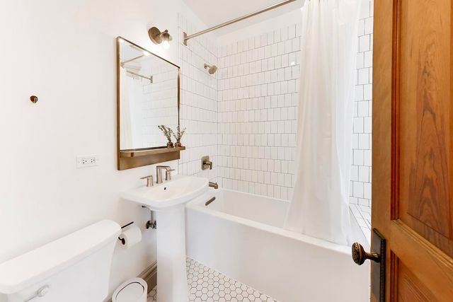 3042 N Clifton Avenue 3, Chicago, IL 60657