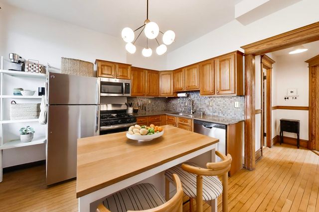 3042 N Clifton Avenue 3, Chicago, IL 60657