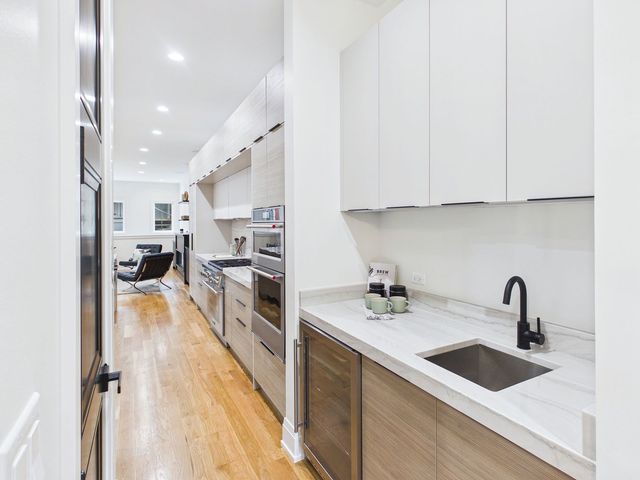 2638 W Superior Street, Chicago, IL 60612