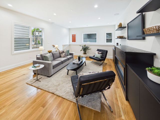 2638 W Superior Street, Chicago, IL 60612