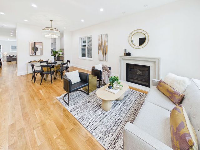 2638 W Superior Street, Chicago, IL 60612