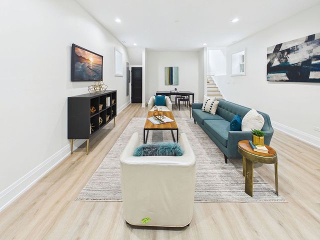 2638 W Superior Street, Chicago, IL 60612