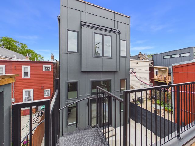 2638 W Superior Street, Chicago, IL 60612