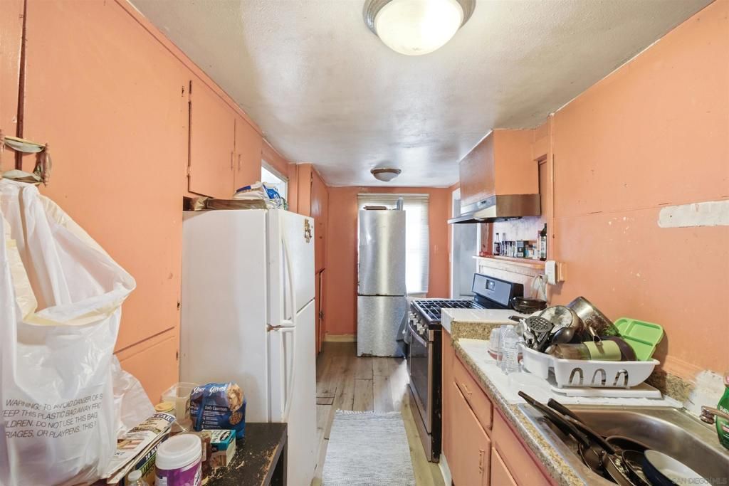 Image 3 of property listing at 2840 E 8th Street, National City, CA 91950