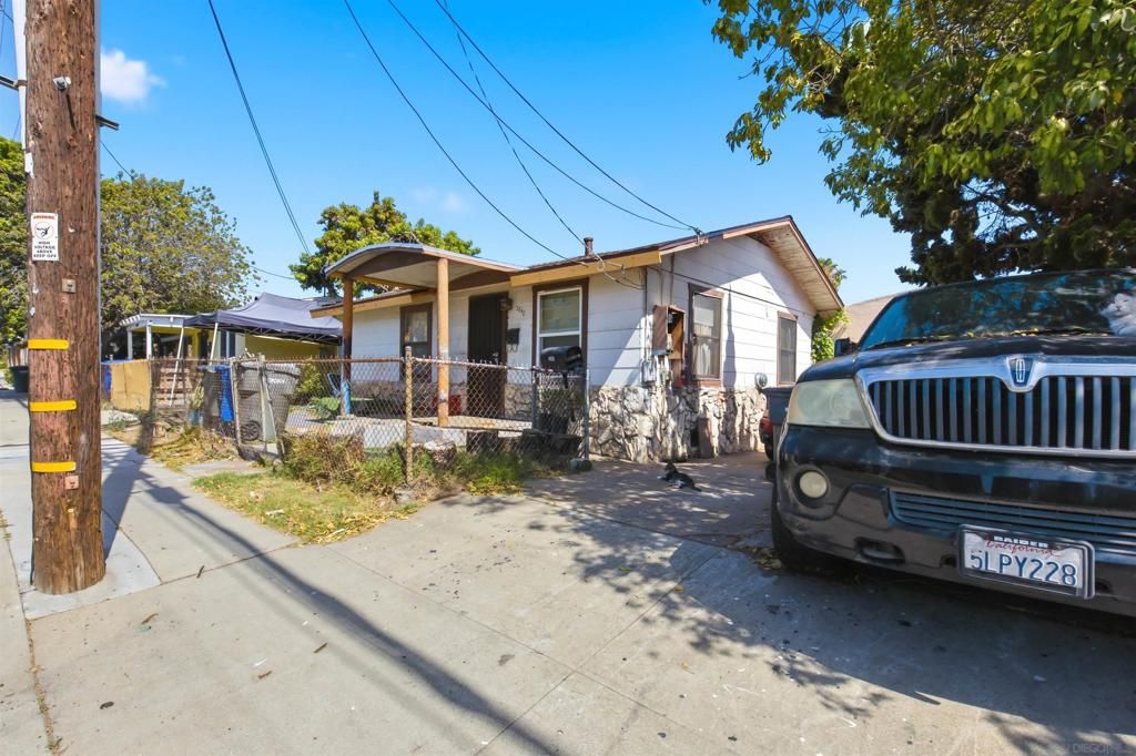Image 5 of property listing at 2840 E 8th Street, National City, CA 91950