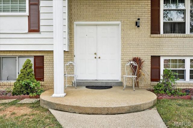 6018 Gatling Drive, Oakville, MO 63129