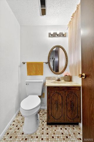 6018 Gatling Drive, Oakville, MO 63129