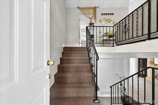 6018 Gatling Drive, Oakville, MO 63129