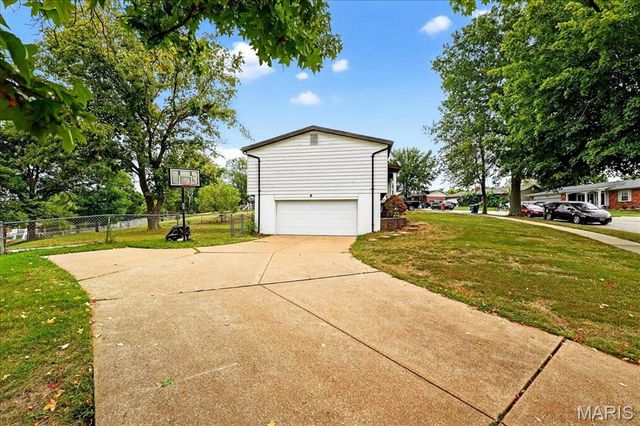 6018 Gatling Drive, Oakville, MO 63129