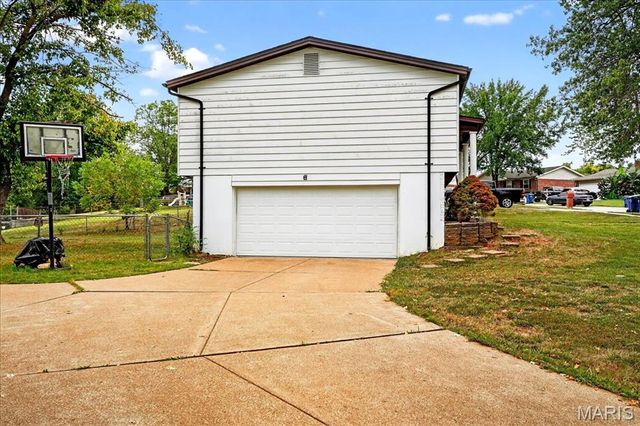 6018 Gatling Drive, Oakville, MO 63129