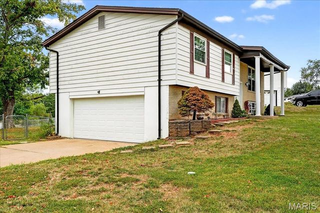 6018 Gatling Drive, Oakville, MO 63129