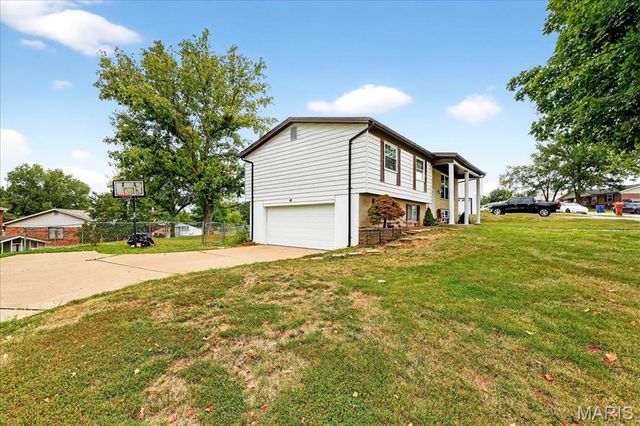 6018 Gatling Drive, Oakville, MO 63129