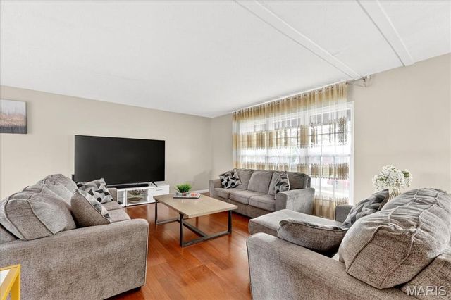 6018 Gatling Drive, Oakville, MO 63129