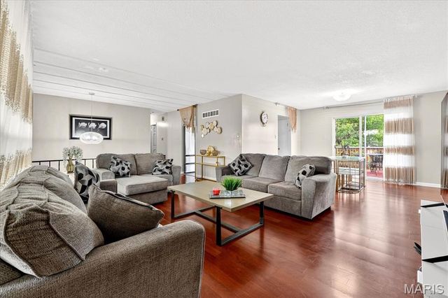 6018 Gatling Drive, Oakville, MO 63129