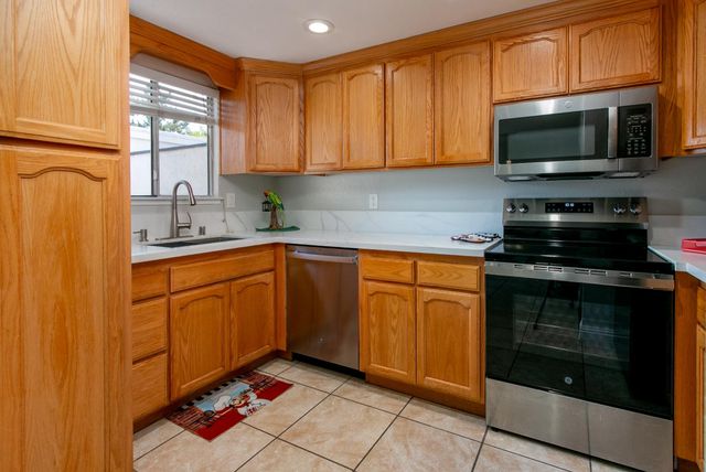 5861 Sperry Dr, Citrus Heights, CA 95621