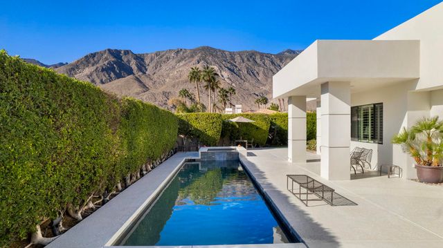 900 Dogwood Circle E, Palm Springs, CA 92264