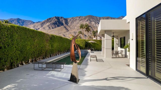 900 Dogwood Circle E, Palm Springs, CA 92264