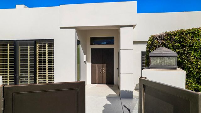 900 Dogwood Circle E, Palm Springs, CA 92264