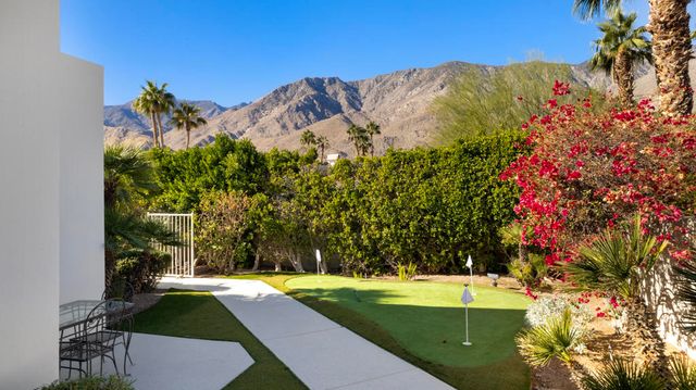900 Dogwood Circle E, Palm Springs, CA 92264