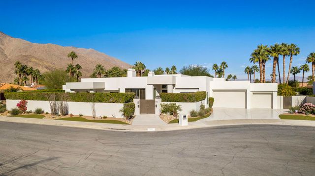 900 Dogwood Circle E, Palm Springs, CA 92264