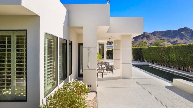 900 Dogwood Circle E, Palm Springs, CA 92264