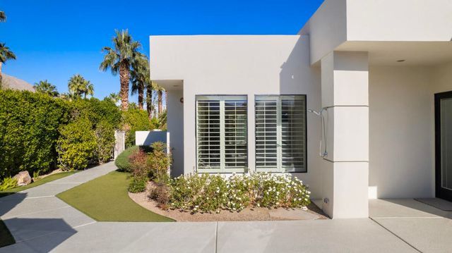 900 Dogwood Circle E, Palm Springs, CA 92264