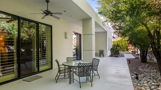 900 Dogwood Circle E, Palm Springs, CA 92264