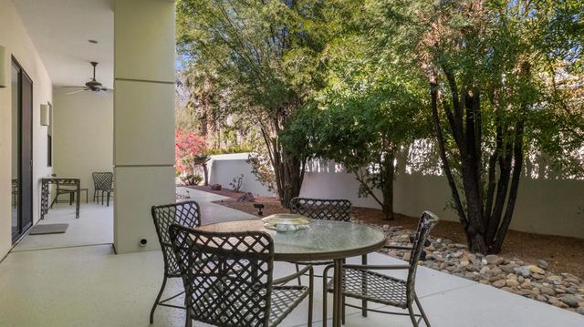 900 Dogwood Circle E, Palm Springs, CA 92264