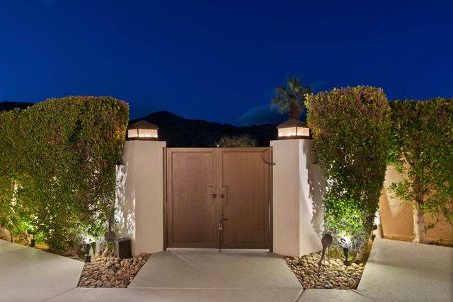 900 Dogwood Circle E, Palm Springs, CA 92264