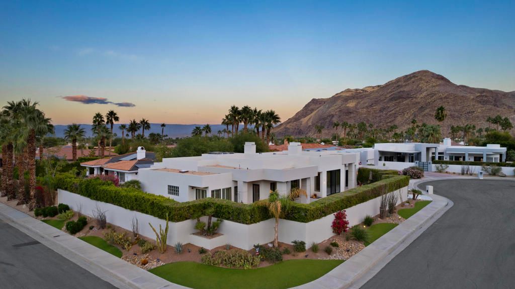 900 Dogwood Circle E, Palm Springs, CA 92264