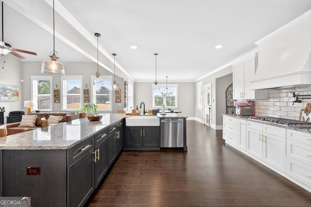 2104 Meadowood Cove, Monroe, GA 30655