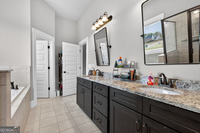 2104 Meadowood Cove, Monroe, GA 30655