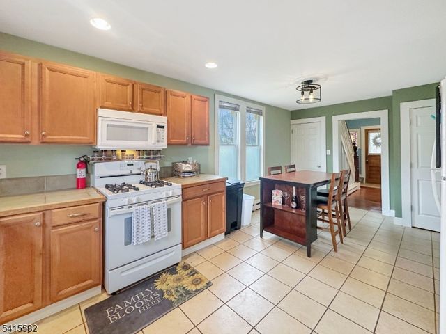 925 Lee Ave, Alpha Boro, NJ 08865