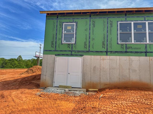2796 Scruggs RD, Moneta, VA 24121